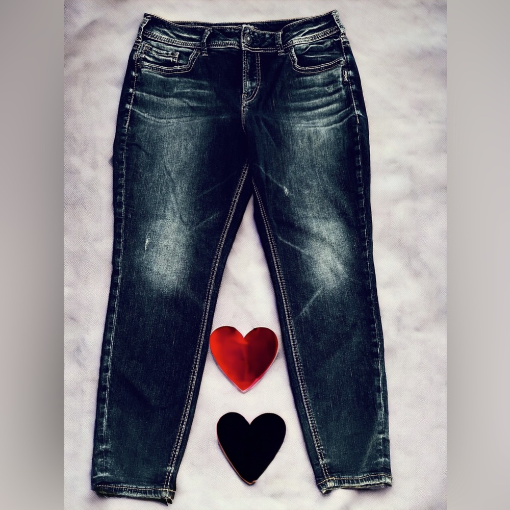 Silver Jeans Women’s Size 16 Avery Ankle Skinny, Length 27”, Distressed